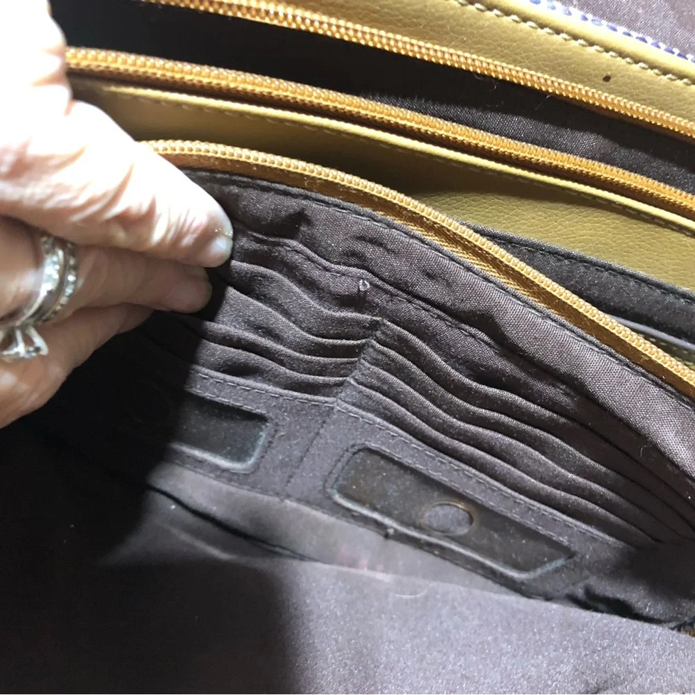 Liz Claiborne vintage purse. Like new condition see pictures for measurements.